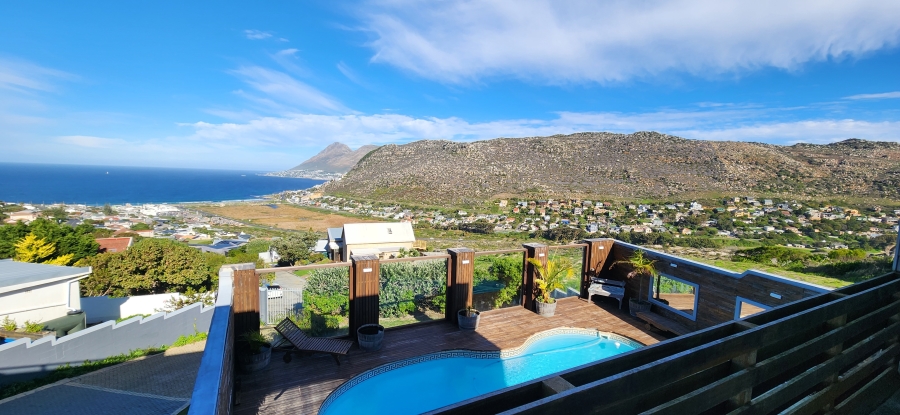 To Let 4 Bedroom Property for Rent in Glencairn Heights Western Cape
